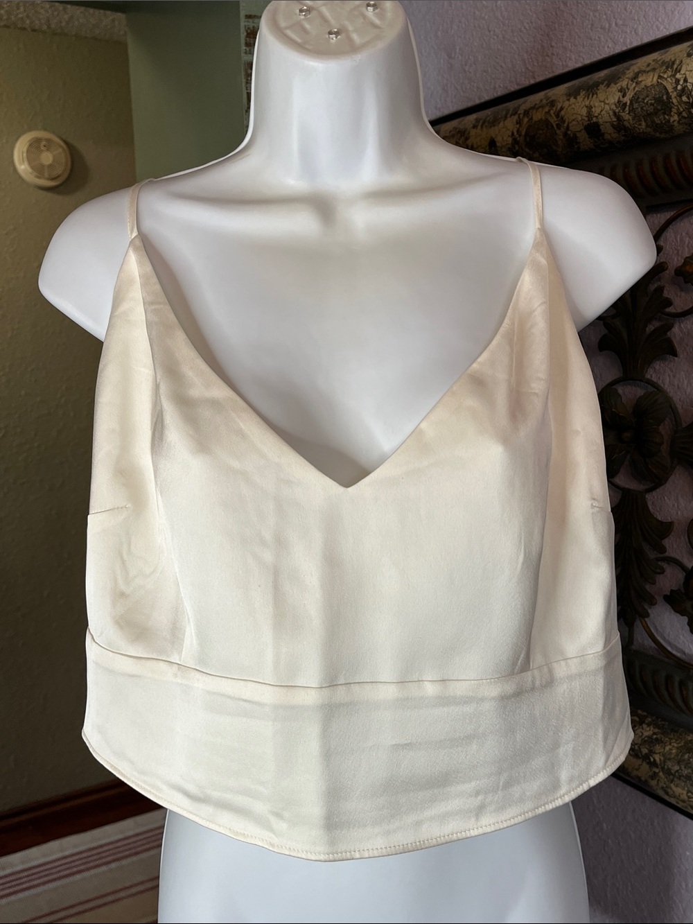 Abercrombie & Fitch  Cream Satin V-Neck Spaghetti Strap Cropped Top Sz XL